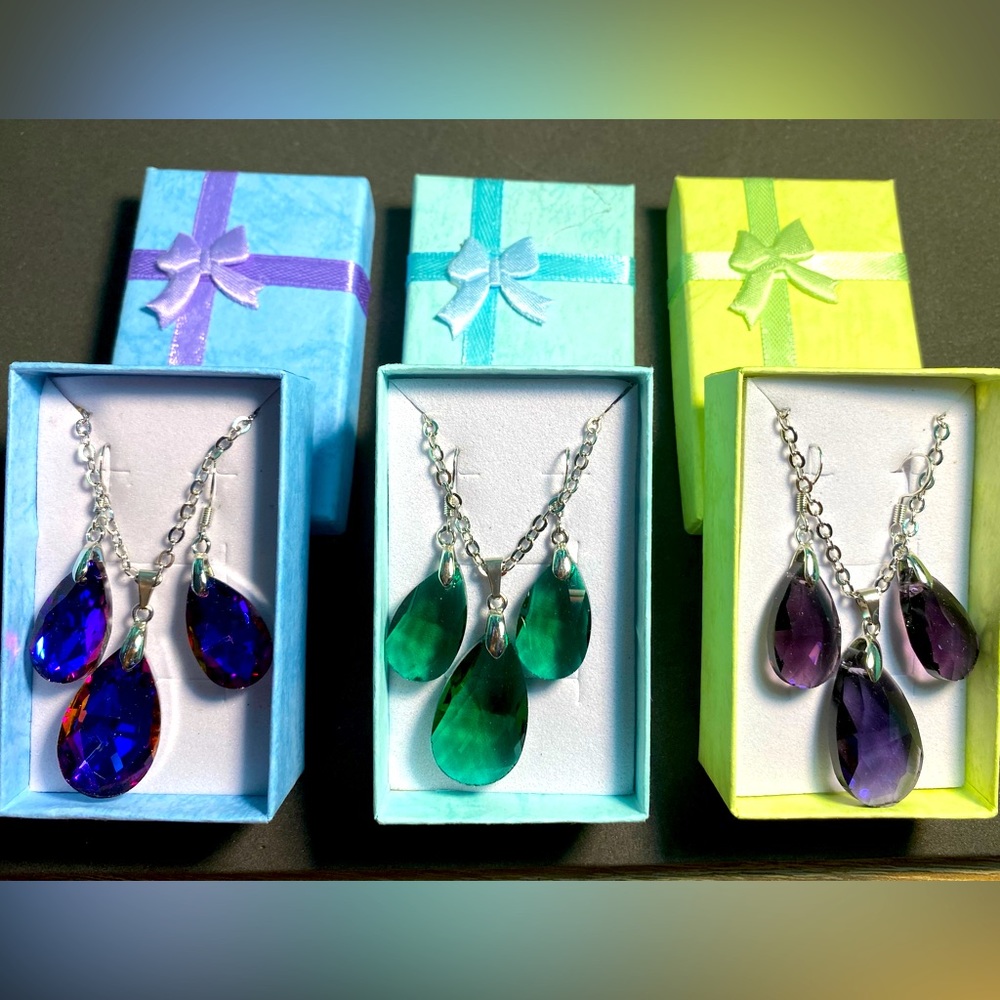 Necklace and earring sets